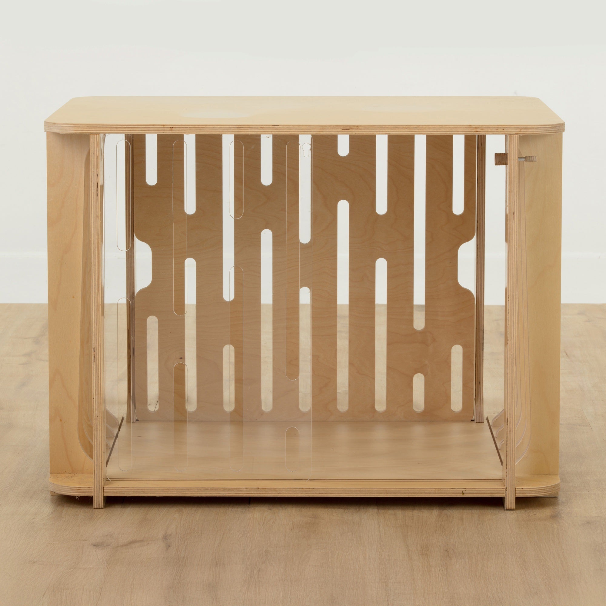 Small Teddy dog crate with no castor wheels featuring back detail and acrylic sliding doors