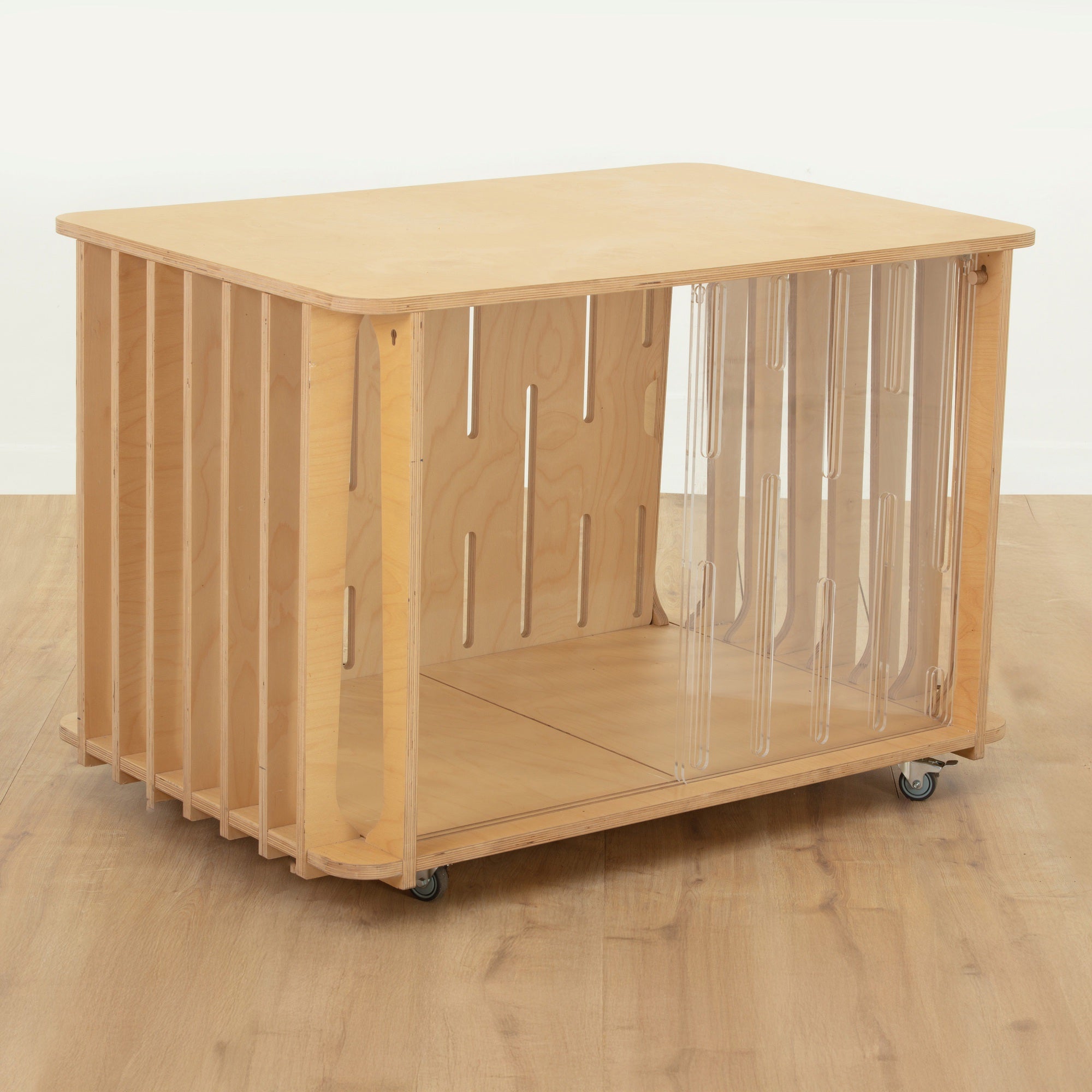 Teddy dog crate with castor wheels and open sliding doors