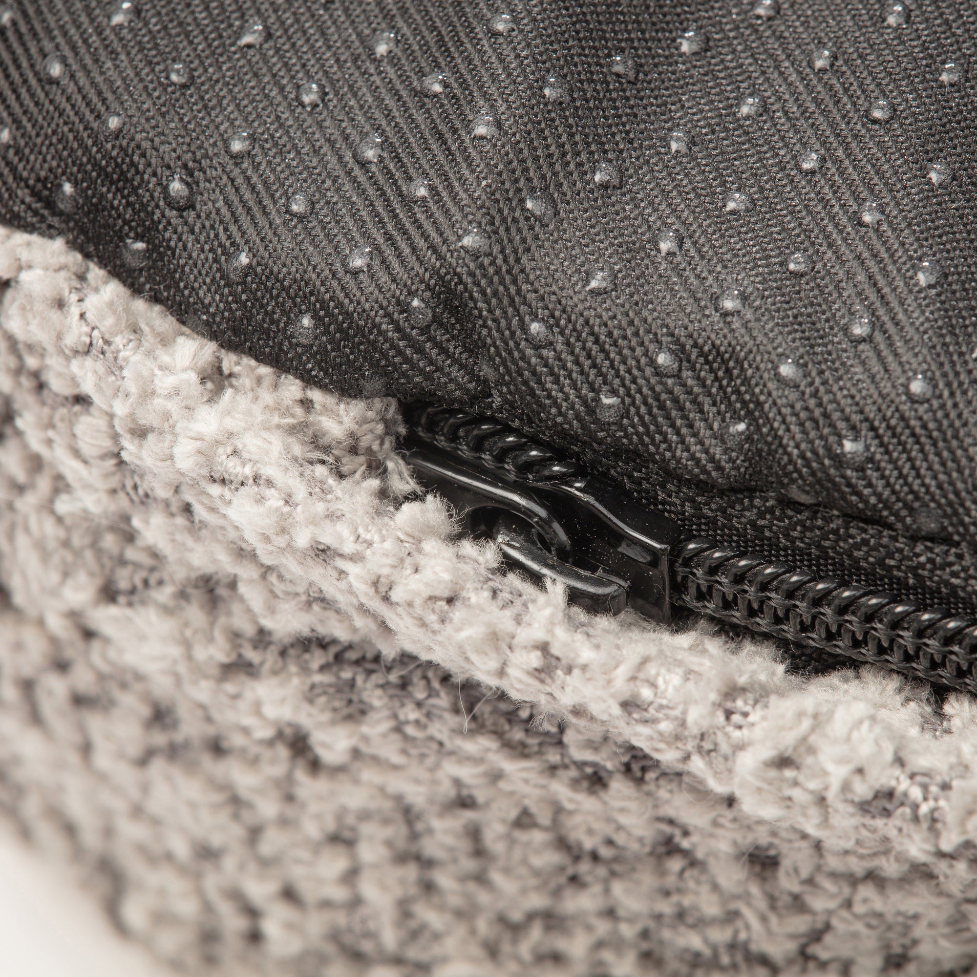 Hidden zip detail of peppa plump mat