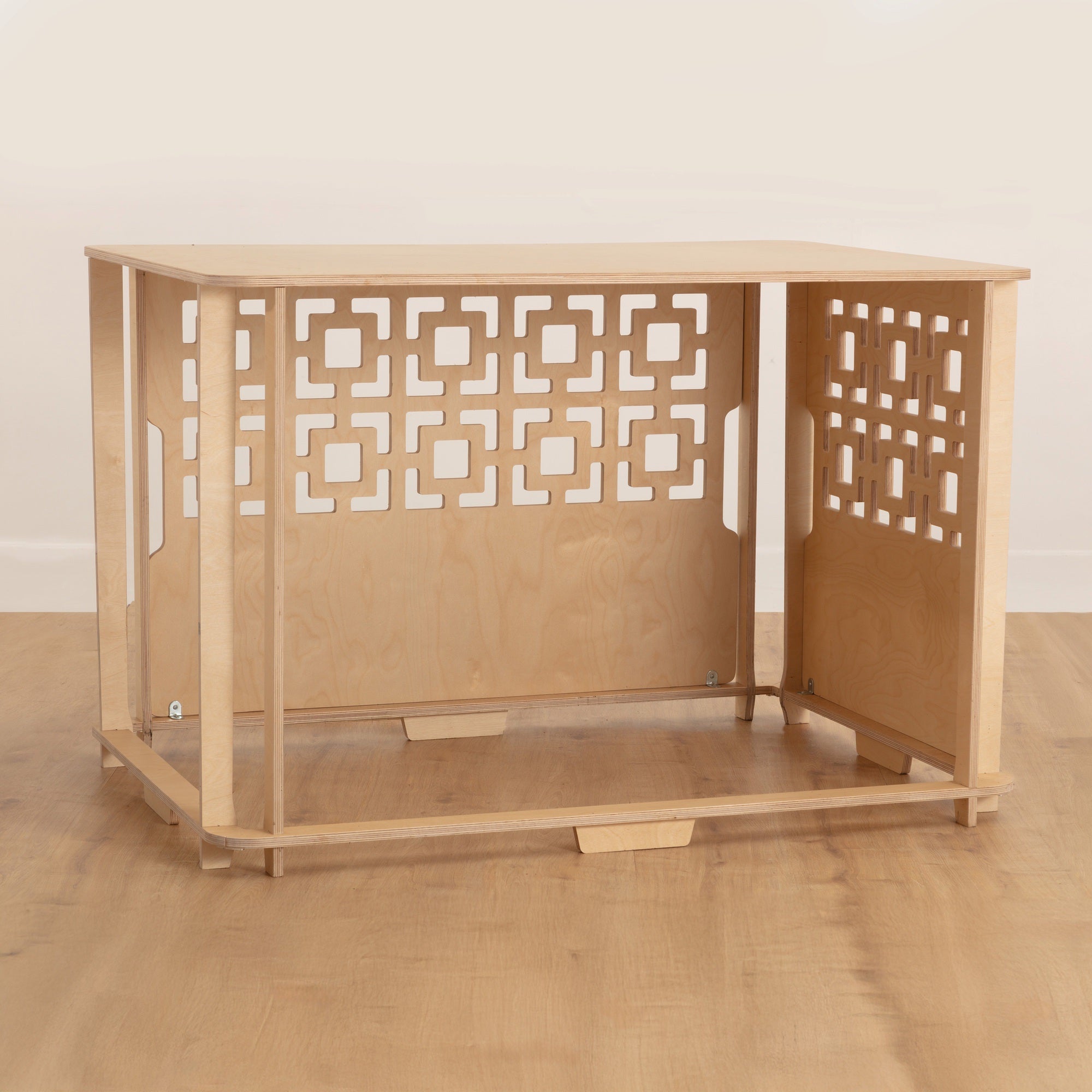 Empty Busta crate cover in XL with breeze block pattern on back and side panel