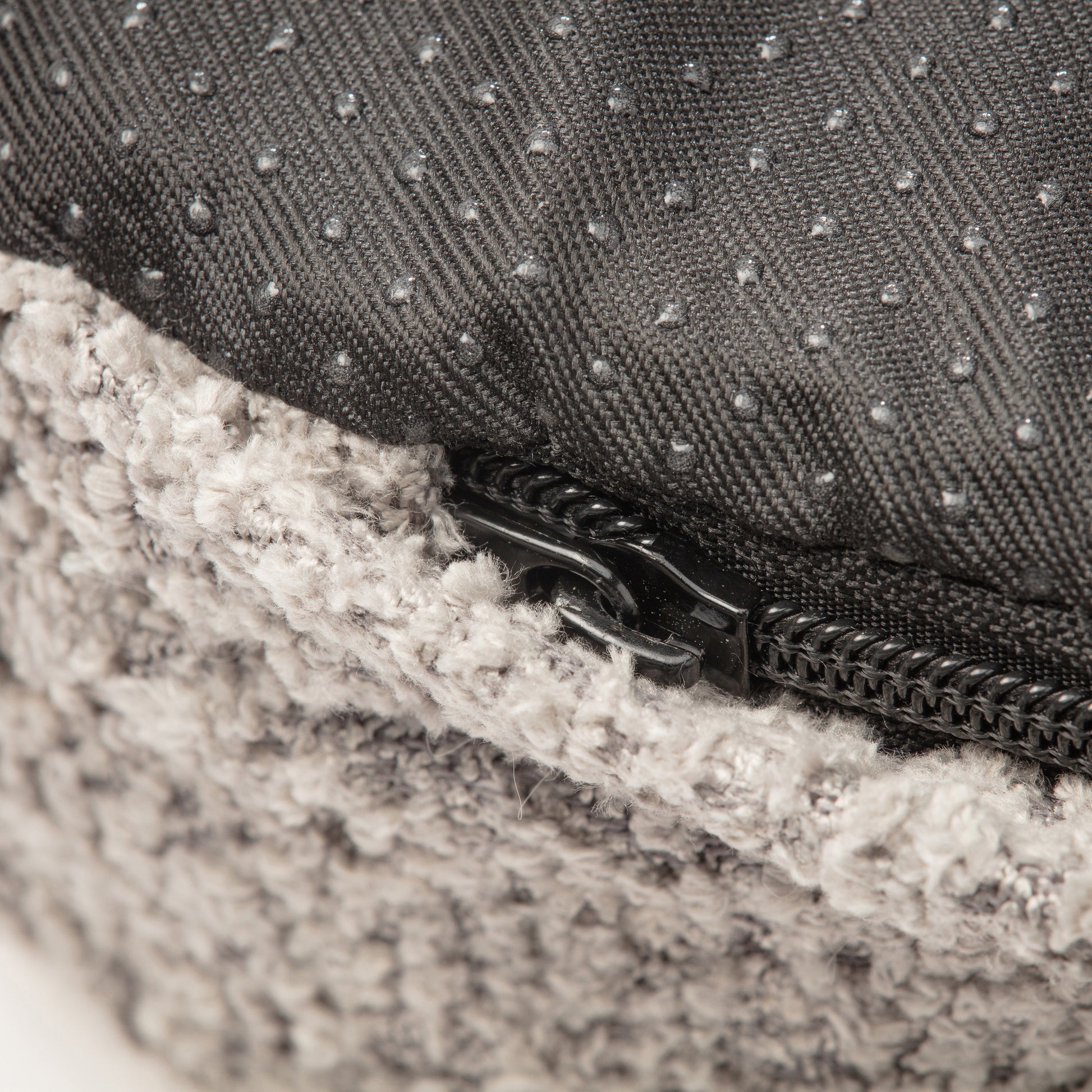 Hidden zip detail of peppa plump mat