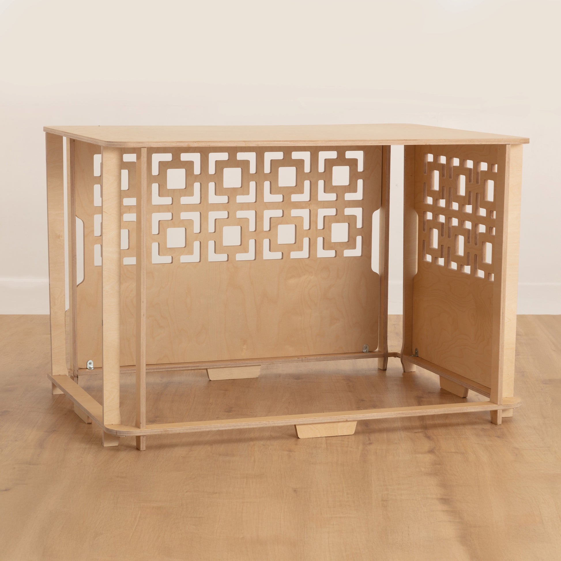 Empty Busta crate cover in XL with breeze block pattern on back and side panel 